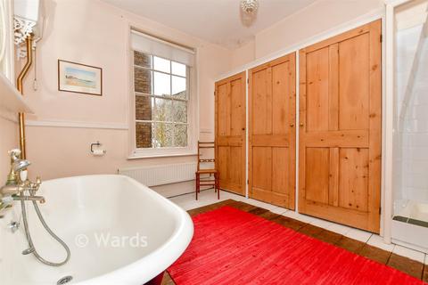 32 Adelaide Gardens, Ramsgate, CT11 9HH