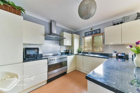 172 Ankerdine Crescent, London, SE18 3LF