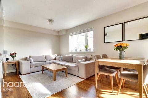 2 bedroom flat for sale - Welbeck Avenue, Hayes