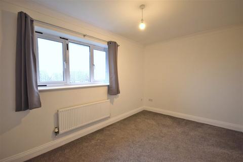 2 bedroom terraced house to rent, Goldcrest Close, Waterlooville, PO8