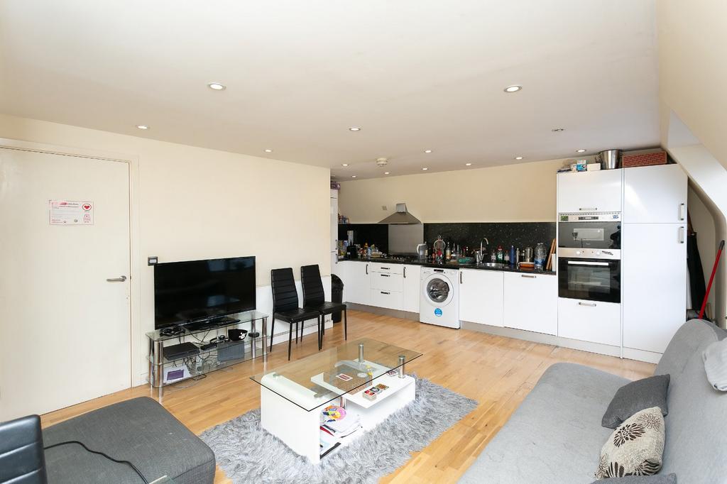 Flat 6 Brunel Court, 22 Aldenham... 2 bed apartment £1,700 pcm (£392 pw)