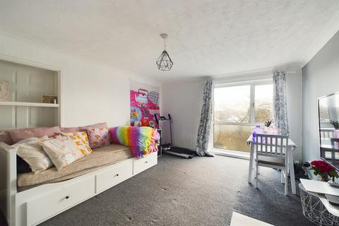 2 bedroom flat for sale, Wreay Walk, Cramlington