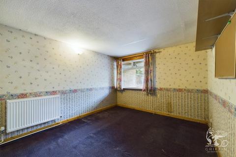 4 bedroom bungalow for sale - Broomfields, SS13