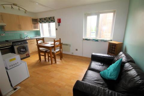 1 bedroom apartment to rent, Chantrell Court, LS2