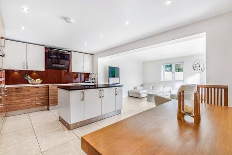 3 bedroom detached house to rent, Maple Rise, Marlow