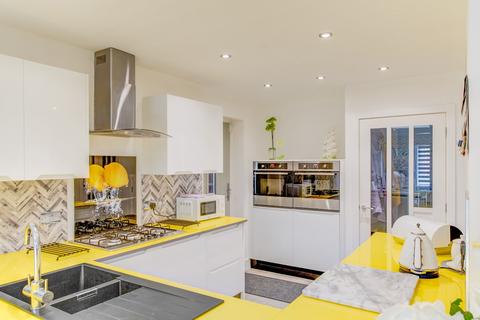 125 Appletree Lane, Redditch, B97 6TS