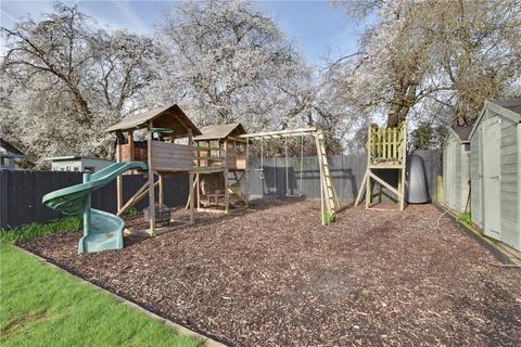 27 Weigall Road, London, SE12 8HG