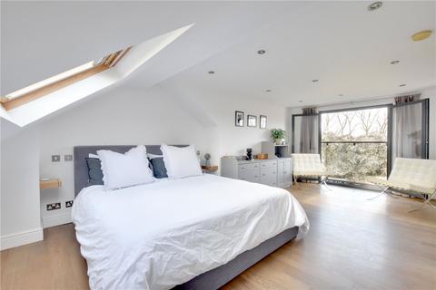 27 Weigall Road, London, SE12 8HG