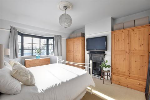 27 Weigall Road, London, SE12 8HG