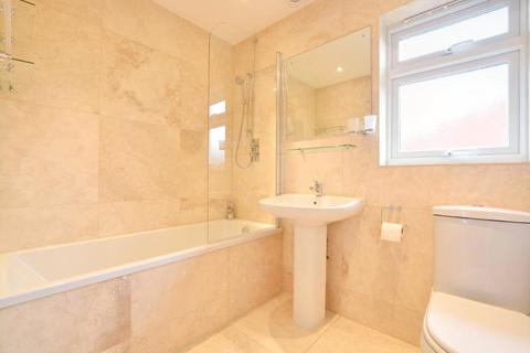 1b Dallinger Road, London, SE12 0TJ