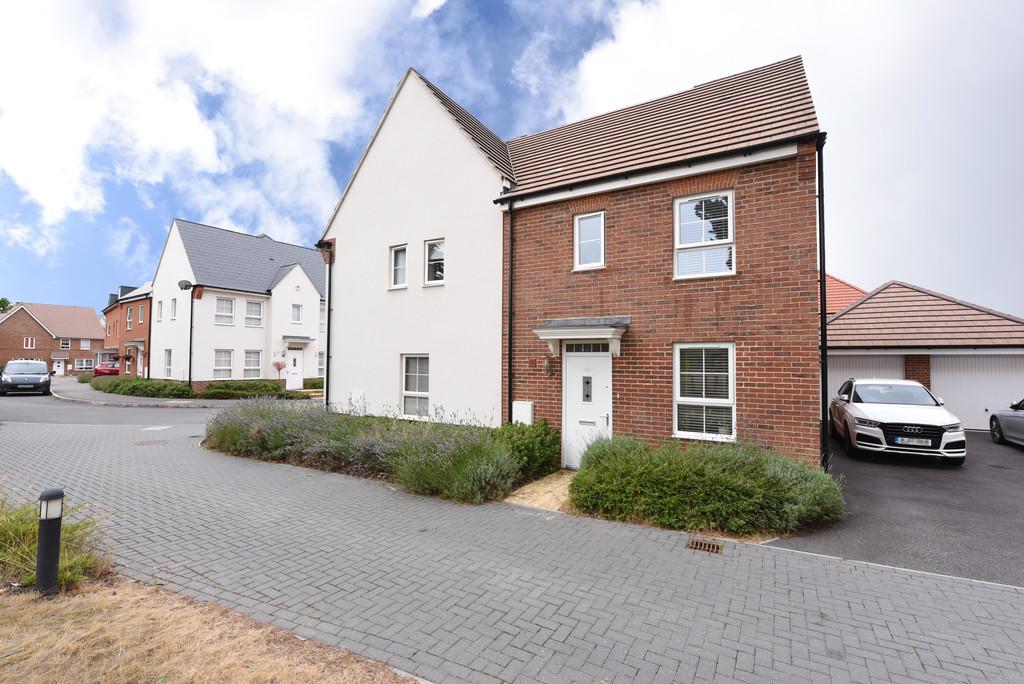 Windsor Crescent, Wokingham 3 bed semidetached house for sale £515,000