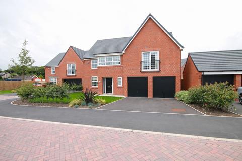 6 bedroom detached house to rent, Kielder Gardens, Lancashire PR25