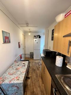 House share to rent, Wellington Road, Feltham