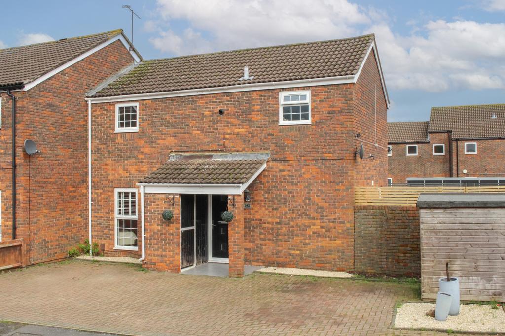 Meadow Way, Leighton Buzzard, LU7 3 bed end of terrace house for sale £315,000