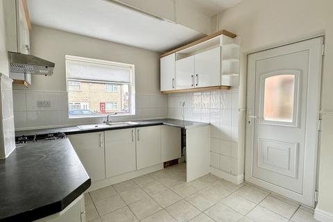 2 bedroom terraced house to rent, Healey Street, Batley