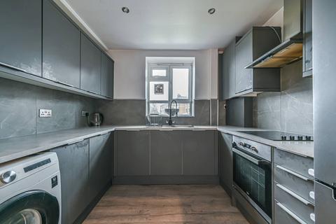 2 bedroom flat for sale, Hawksworth House, Clapham South, London, SW4
