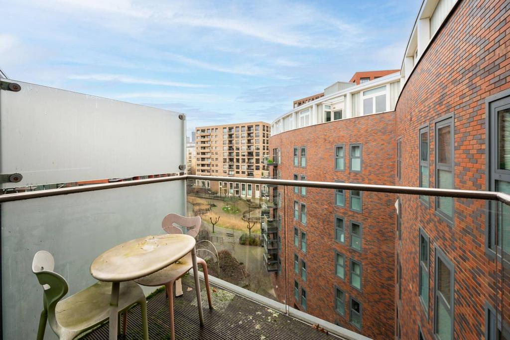 Surrey Quays Road, Canada Water... 2 bed flat for sale £575,000