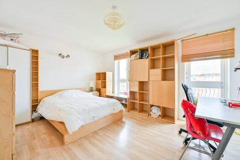 2 bedroom flat for sale, Basque Court, Canada Water, London, SE16