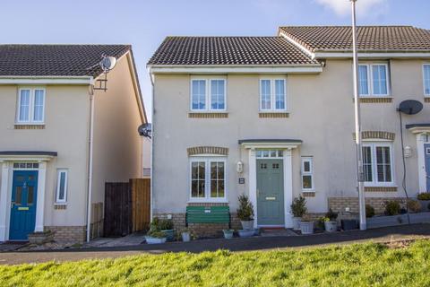 3 bedroom semi-detached house for sale - Clos Celyn, Barry