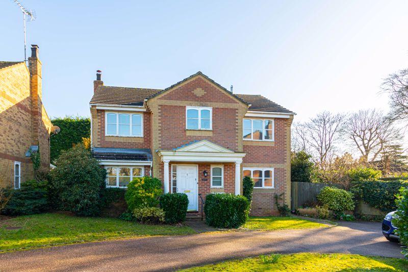 Hillbury Gardens, Warlingham 4 bed detached house for sale £875,000