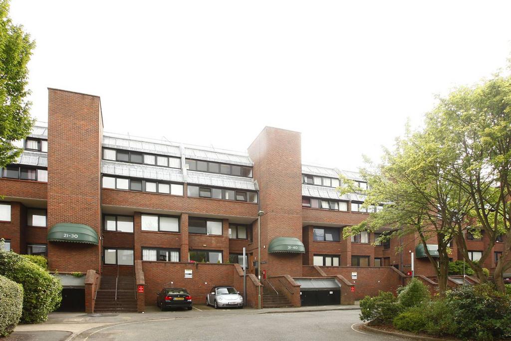 Britten Close, Golders Green, London, NW11 2 bed flat to rent - £2,400 ...