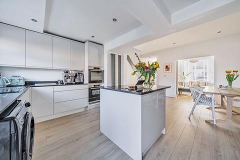 64 Lannoy Road, London, SE9 2BN