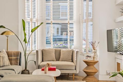64 Lannoy Road, London, SE9 2BN