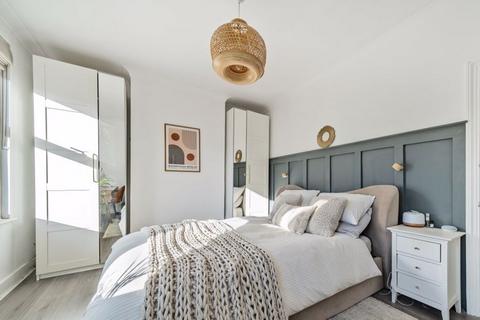 64 Lannoy Road, London, SE9 2BN