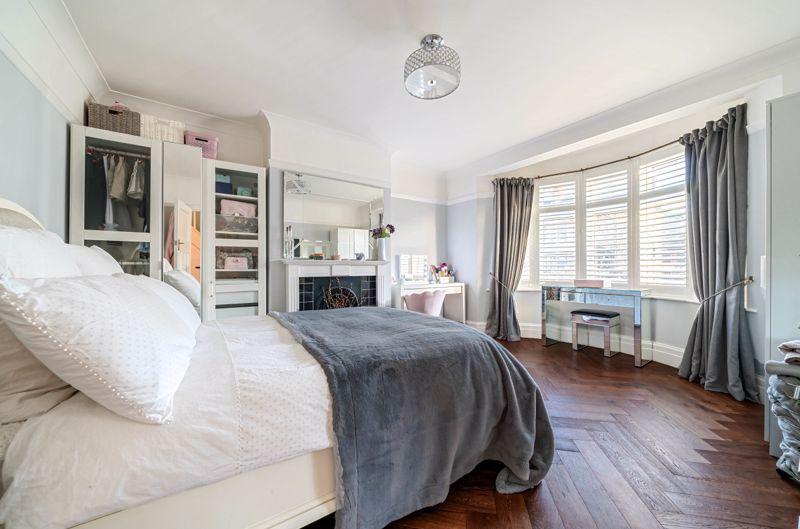 Lounge or bedroom 4