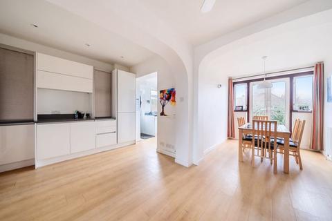 44 Domonic Drive, London, SE9 3LJ