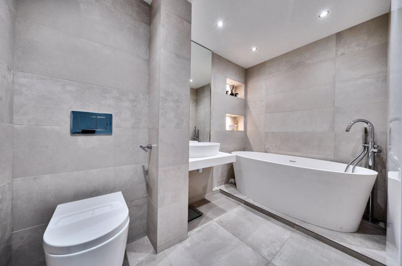 Bathroom shot 2