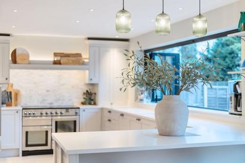 4 bedroom semi-detached house for sale, Avery Hill Road, London SE9