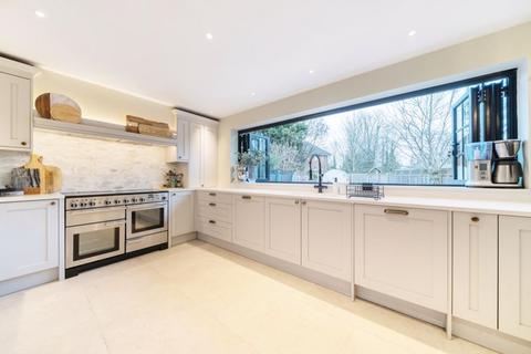 4 bedroom semi-detached house for sale, Avery Hill Road, London SE9