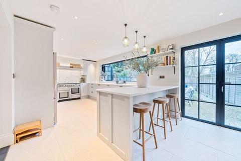 4 bedroom semi-detached house for sale, Avery Hill Road, London SE9