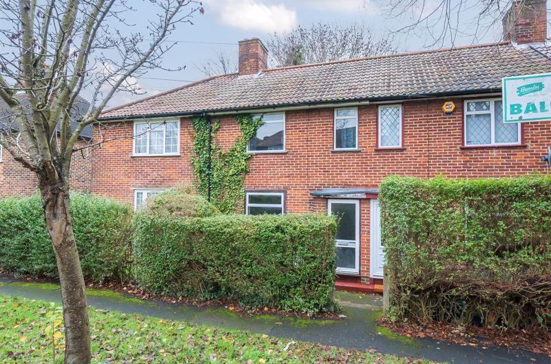Steyning Grove, London SE9 2 bed terraced house for sale £300,000