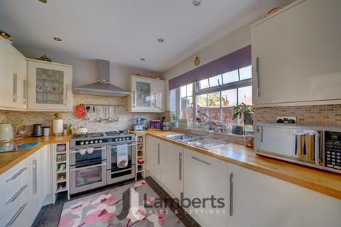 14 Badbury Close, Studley, B80 7RS