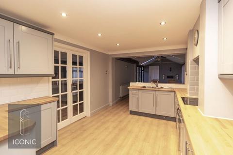 4 bedroom chalet to rent, Upper Stafford Avenue, New Costessey, Norwich