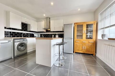2 bedroom apartment for sale, Hare Lane, Claygate