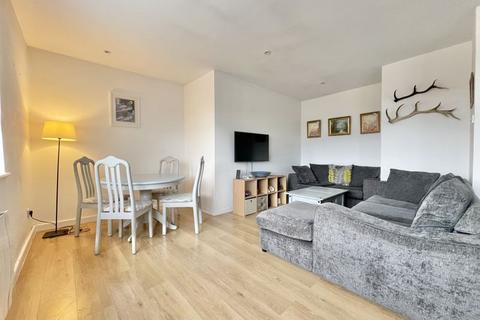 2 bedroom apartment for sale, Hare Lane, Claygate