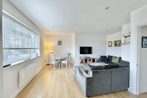 2 bedroom apartment for sale, Hare Lane, Claygate