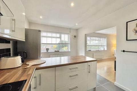 2 bedroom apartment for sale, Hare Lane, Claygate