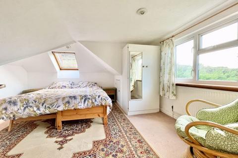 3 Trystings Close, Claygate, Esher, KT10 0TF