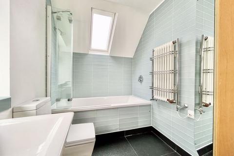54 Vale Road, Claygate, Esher, KT10 0NJ