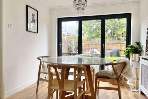 68 Holroyd Road, Claygate, Esher, KT10 0LG
