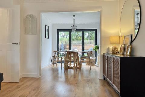 68 Holroyd Road, Claygate, Esher, KT10 0LG