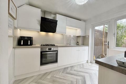 68 Holroyd Road, Claygate, Esher, KT10 0LG