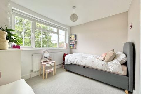 68 Holroyd Road, Claygate, Esher, KT10 0LG