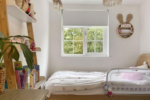 68 Holroyd Road, Claygate, Esher, KT10 0LG
