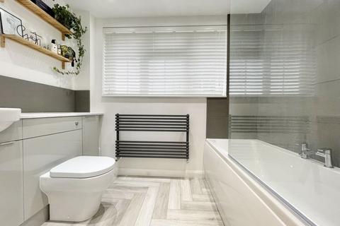 68 Holroyd Road, Claygate, Esher, KT10 0LG