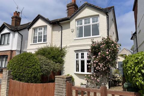 8 Vale Road, Claygate, Esher, KT10 0NJ